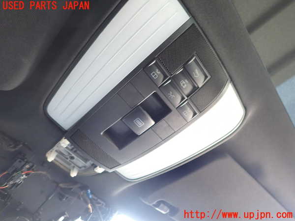 5UPJ-27736411]ベンツ E250(212036C)ルームランプ1 (１列目真中) 中古_m0002.jpg