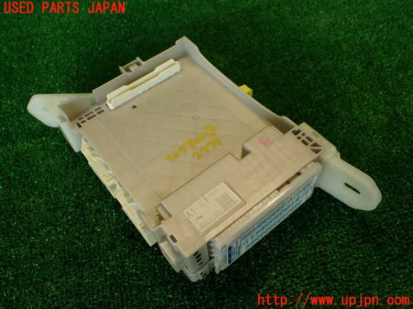 2UPJ-27746741]レクサス・RX350(GGL10W)ヒューズボックス1 中古_m0001.jpg