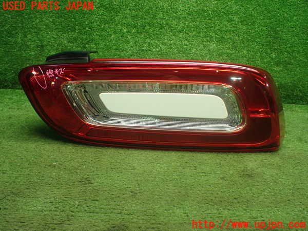 1UPJ-27781530]アバルト・124スパイダー(NF2EK)右テールランプ 中古_m0001.jpg