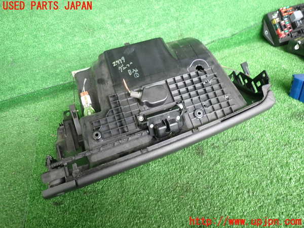 2UPJ-27797516]ジャガー・XKシリーズ(J438B)グローブボックス1 中古 【左ハンドル】_m0002.jpg