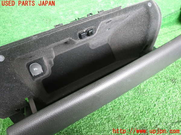 2UPJ-27797516]ジャガー・XKシリーズ(J438B)グローブボックス1 中古 【左ハンドル】_m0003.jpg
