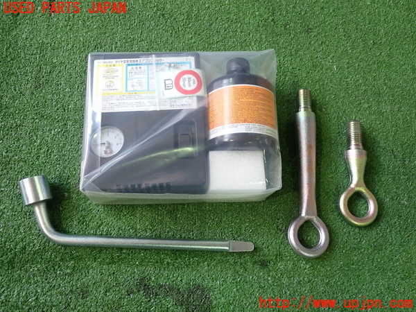2UPJ-27807805]MX-30 ロータリーEV(DR8V3P)車載工具 中古_m0001.jpg