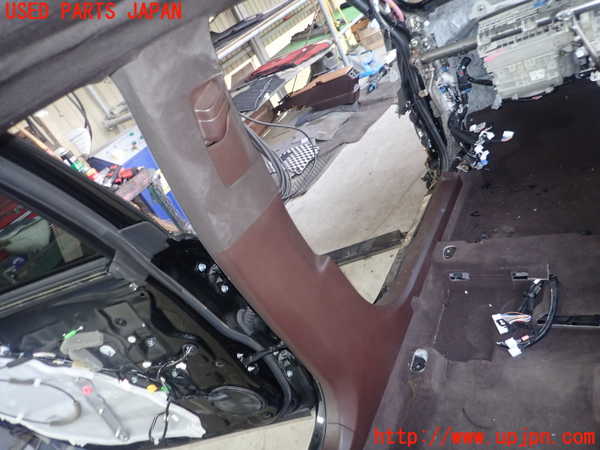 5UPJ-27827670]レクサス・ES300h(AXZH10)左センターピラートリム 中古_m0001.jpg