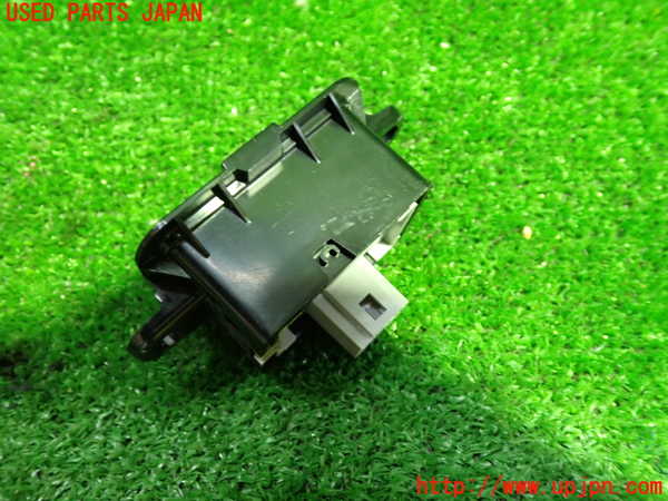 5UPJ-27846307]ルノー・メガーヌ R.S.(ルノー・スポール)(DZF4R)スイッチ2 (照度調節) 中古_m0002.jpg