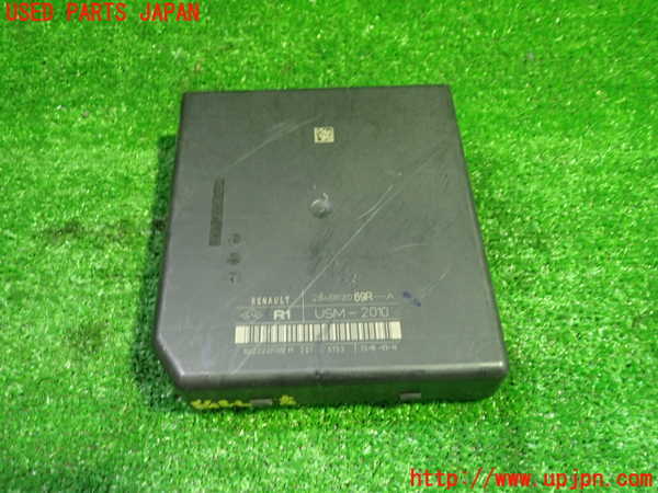 5UPJ-27846742]ルノー・メガーヌ R.S.(ルノー・スポール)(DZF4R)ヒューズボックス2 中古_m0001.jpg