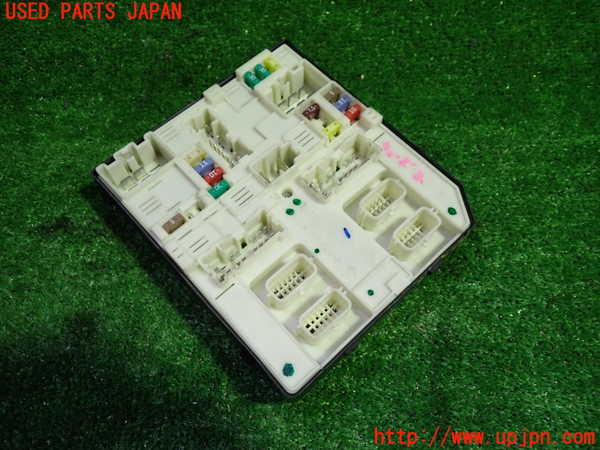 5UPJ-27846742]ルノー・メガーヌ R.S.(ルノー・スポール)(DZF4R)ヒューズボックス2 中古_m0004.jpg