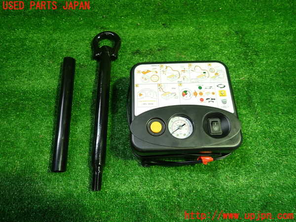 5UPJ-27847805]ルノー・メガーヌ R.S.(ルノー・スポール)(DZF4R)車載工具 中古_m0001.jpg