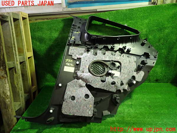 1UPJ-27847680]ルノー・メガーヌ R.S.(ルノー・スポール)(DZF4R)左リアピラートリム 中古_m0005.jpg