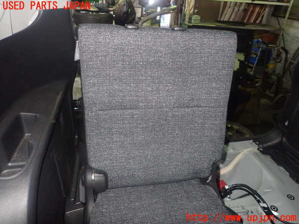 5UPJ-27857235]シエンタハイブリッド(MXPL10G)右3列目シート 中古_m0002.jpg