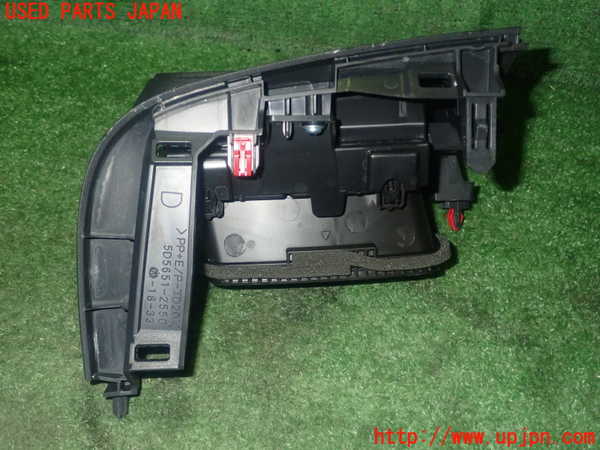 1UPJ-27857526]シエンタハイブリッド(MXPL10G)エアコン吹き出し口1 (右) 中古_m0002.jpg