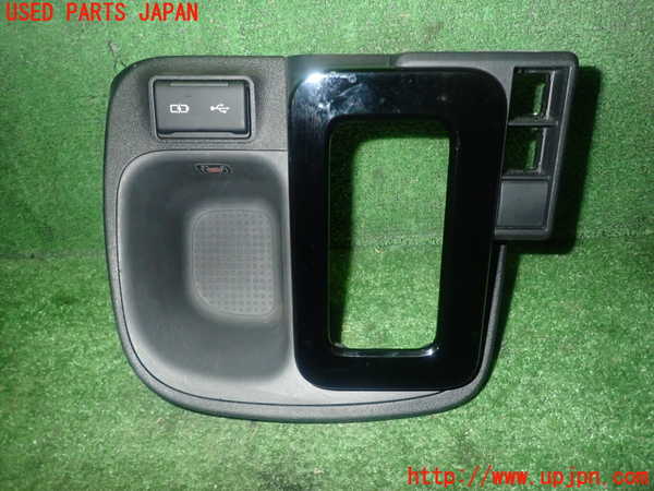 1UPJ-27857844]シエンタハイブリッド(MXPL10G)小物入れ4 中古_m0001.jpg