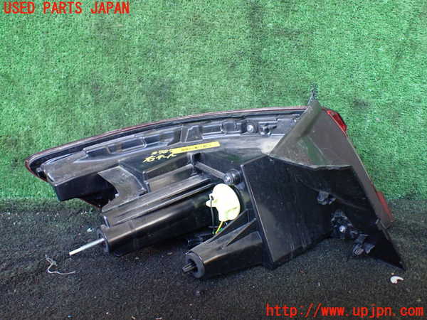5UPJ-27871530]ルノー・アルカナ(LJLH4MH)右テールランプ 中古_m0002.jpg