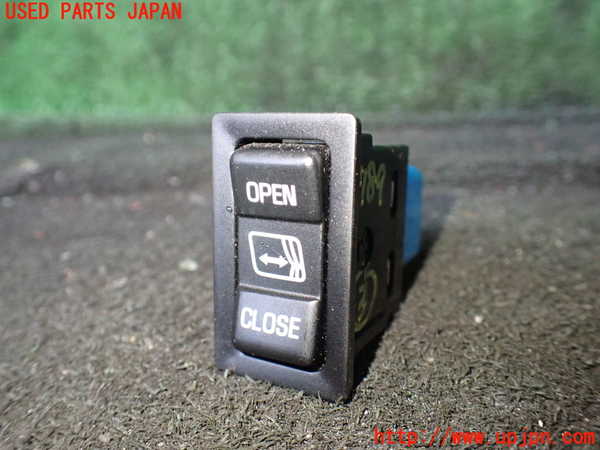 1UPJ-27896308]ハイエースワゴン100系(KZH106W)スイッチ3(カーテン) 中古_m0001.jpg
