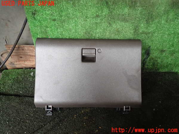 1UPJ-27897516]ハイエースワゴン100系(KZH106W)グローブボックス1 中古_m0001.jpg