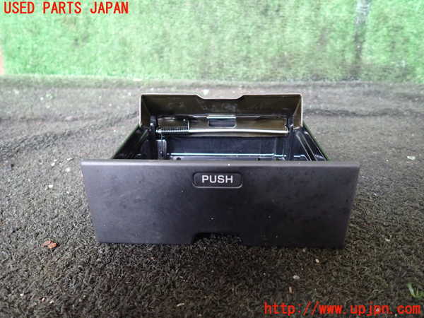 1UPJ-27897821]ハイエースワゴン100系(KZH106W)灰皿1 中古_m0001.jpg