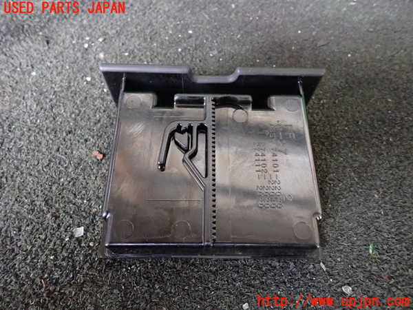 1UPJ-27897821]ハイエースワゴン100系(KZH106W)灰皿1 中古_m0003.jpg