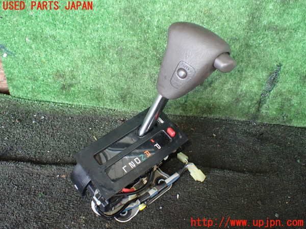 1UPJ-27897555]ハイエースワゴン100系(KZH106W)ATシフトレバー 中古_m0001.jpg