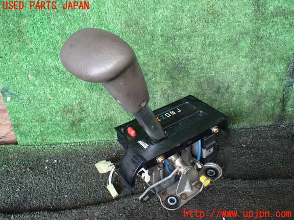 1UPJ-27897555]ハイエースワゴン100系(KZH106W)ATシフトレバー 中古_m0002.jpg