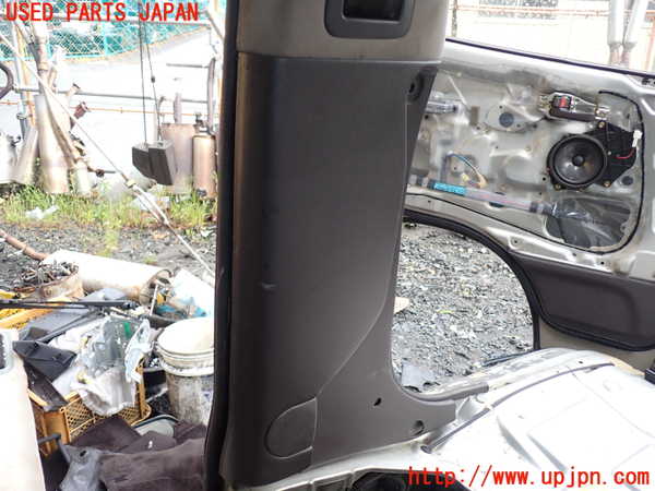 1UPJ-27897670]ハイエースワゴン100系(KZH106W)左センターピラートリム 中古_m0003.jpg