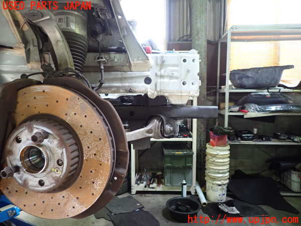 1UPJ-27924290]ベンツ C220 d ステーションワゴン S205 (205214)右フロントナックルハブ 中古_m0002.jpg