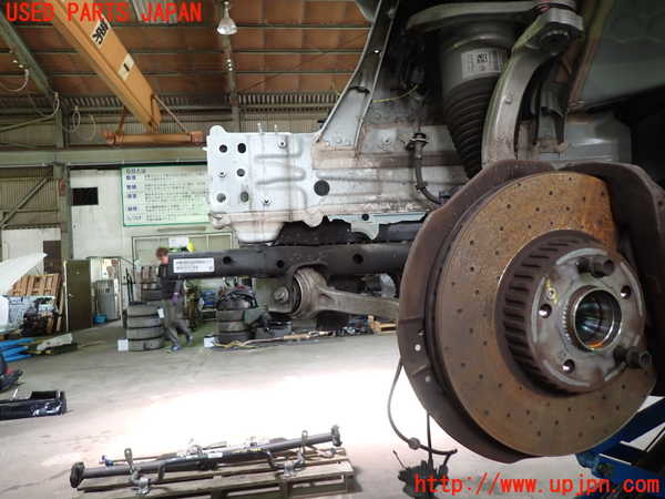 1UPJ-27924295]ベンツ C220 d ステーションワゴン S205 (205214)左フロントナックルハブ 中古_m0002.jpg