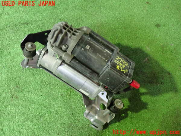 1UPJ-27925535]ベンツ C220 d ステーションワゴン S205 (205214)エアサスポンプ 中古_m0001.jpg