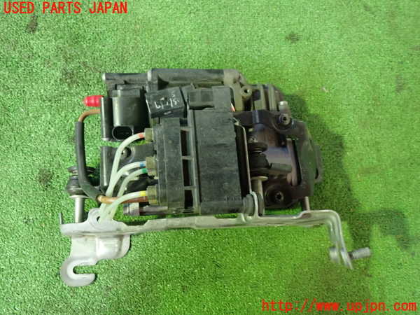 1UPJ-27925535]ベンツ C220 d ステーションワゴン S205 (205214)エアサスポンプ 中古_m0004.jpg
