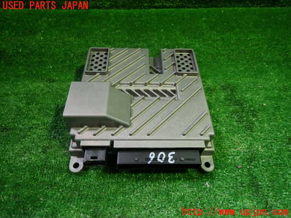 1UPJ-27926525]ベンツ C220 d ステーションワゴン S205 (205214)アンプ 中古_m0001.jpg