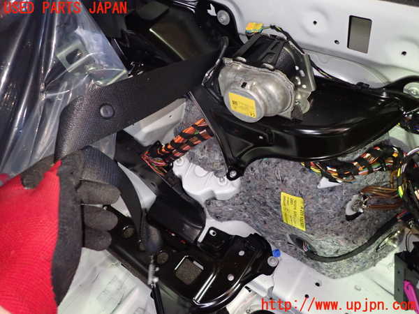 1UPJ-27927155]ベンツ C220 d ステーションワゴン S205 (205214)右2列目シートベルト 中古_m0002.jpg