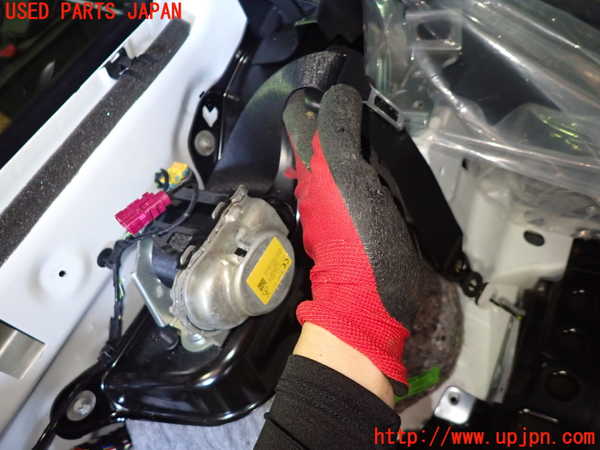 1UPJ-27927185]ベンツ C220 d ステーションワゴン S205 (205214)左2列目シートベルト 中古_m0002.jpg