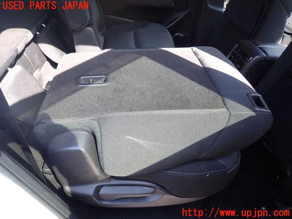 5UPJ-27937145]CX-8(KG5P)右2列目シート 中古_m0004.jpg