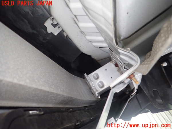 5UPJ-27951614]レクサス・CT200h(ZWA10)リアバンパーホースメント 中古_m0001.jpg