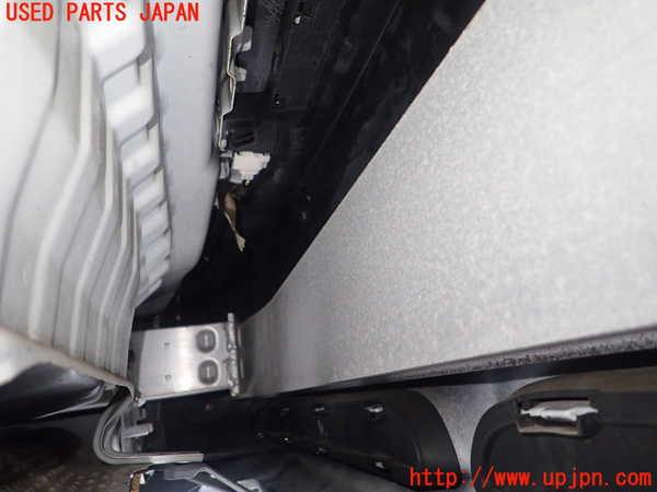 5UPJ-27951614]レクサス・CT200h(ZWA10)リアバンパーホースメント 中古_m0002.jpg