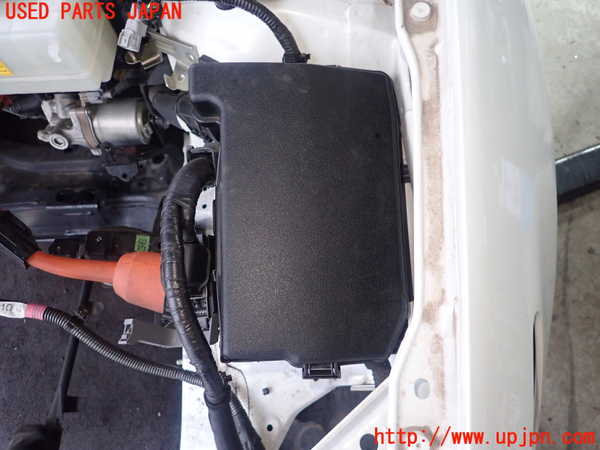 5UPJ-27956741]レクサス・CT200h(ZWA10)ヒューズボックス1 中古_m0001.jpg