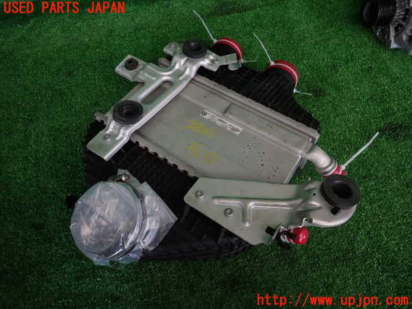 5UPJ-28002451]BMW M4 クーペ(3C30)(F82)インタークーラー1 中古_m0002.jpg