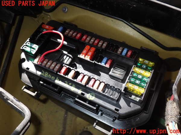 5UPJ-28006741]BMW M4 クーペ(3C30)(F82)ヒューズボックス1 中古_m0001.jpg