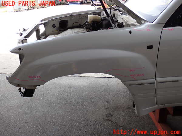5UPJ-28011082]ランクル100系(UZJ100W)左前フェンダー 中古_m0001.jpg