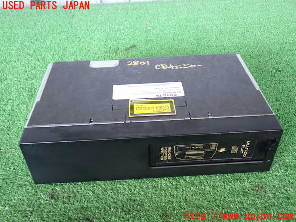 2UPJ-28016505]ランクル100系(UZJ100W)CDチェンジャー 中古_m0001.jpg