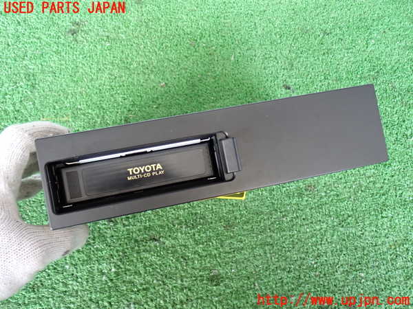 2UPJ-28016505]ランクル100系(UZJ100W)CDチェンジャー 中古_m0002.jpg
