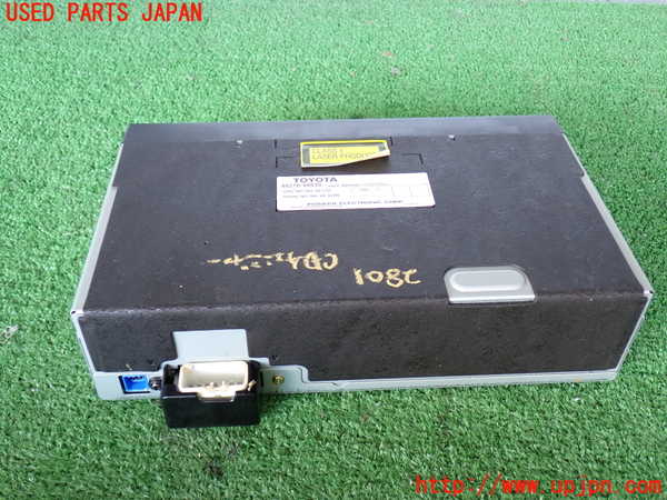 2UPJ-28016505]ランクル100系(UZJ100W)CDチェンジャー 中古_m0003.jpg