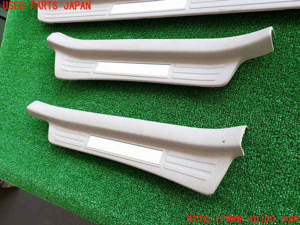 2UPJ-28017740]ランクル100系(UZJ100W)スカッフプレート 中古_m0003.jpg