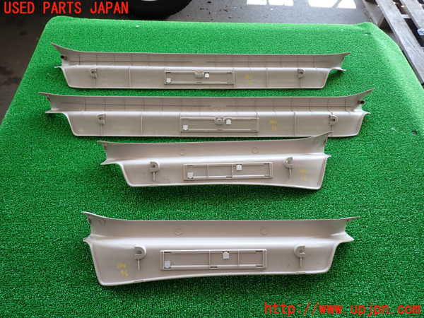 2UPJ-28017740]ランクル100系(UZJ100W)スカッフプレート 中古_m0005.jpg