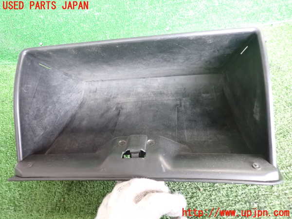 5UPJ-28027516]ランエボ(CE9A)グローブボックス1 中古_m0004.jpg