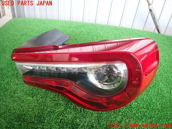 2UPJ-28031530]８６(BRZ)(ZN6)右テールランプ 中古_m0001.jpg