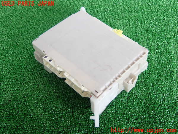 5UPJ-28036741]８６(BRZ)(ZN6)ヒューズボックス1 中古_m0002.jpg