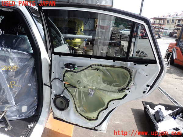 2UPJ-28041290]ハリアー(ZSU60W)右後ドア 中古(M2L3)_m0002.jpg