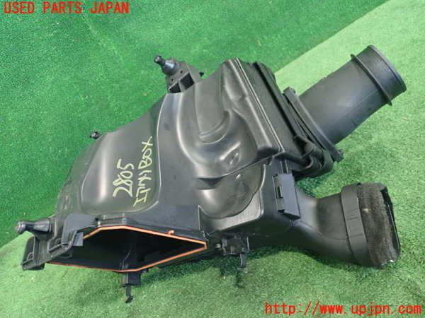 2UPJ-28052560]ベンツ CLA180 シューティングブレーク(117942)エアクリーナーボックス 中古_m0002.jpg