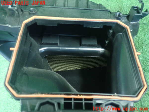 2UPJ-28052560]ベンツ CLA180 シューティングブレーク(117942)エアクリーナーボックス 中古_m0003.jpg