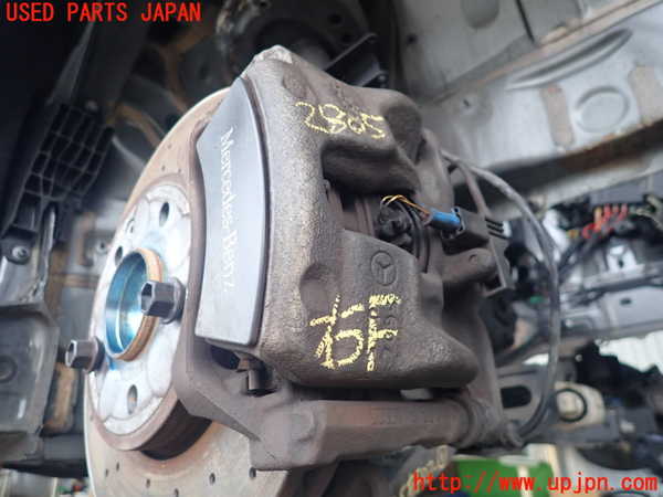 2UPJ-28054080]ベンツ CLA180 シューティングブレーク(117942)右フロントキャリパー 中古_m0001.jpg