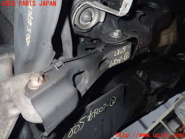 2UPJ-28055200]ベンツ CLA180 シューティングブレーク(117942)右リアロアアーム1 中古_m0001.jpg